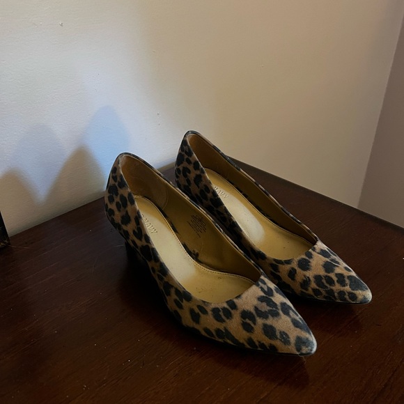 Old Navy. Size 6. Kitten Heel. Animal print. Lightly worn. - Picture 4 of 4
